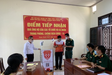 Robot HUET02 vận chuyển nhu yếu phẩm, hỗ trợ lực lượng tuyến đầu phòng, chống dịch Covid-19