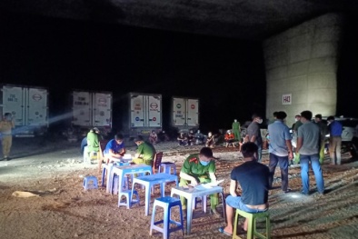 Xử lý điểm trung chuyển hàng hóa trái phép hình thành tự phát ở gầm cầu Thanh Trì