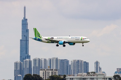 Bamboo Airways bay chuyên cơ đưa đoàn y bác sĩ tiếp viện miền Nam chống dịch và công dân Bắc Giang hồi hương