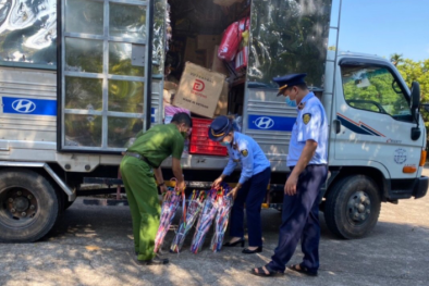 Chặn đứng 400 đôi dép nhựa nhập lậu, sữa bột không có nhãn phụ bằng tiếng Việt