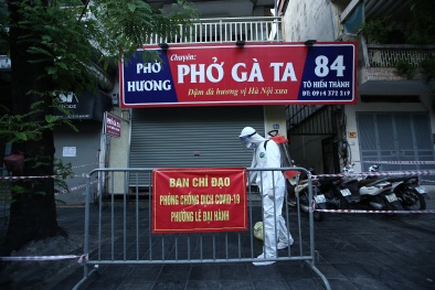 Hà Nội: Nhiều hàng quán dè dặt mở cửa trở lại, nghe ngóng tình hình dịch 