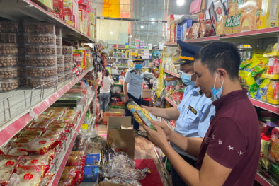 Kinh doanh bánh nướng, chai bỏng ngô không rõ nguồn gốc