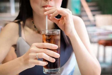 Cảnh báo những loại nước uống khiến phụ nữ nhanh lão hóa hơn cả thức khuya