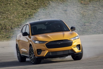 Triệu hồi hơn 30.000 xe Ford Mustang E-Mach 2021 vì lỗi kính chắn gió và cửa sổ trời