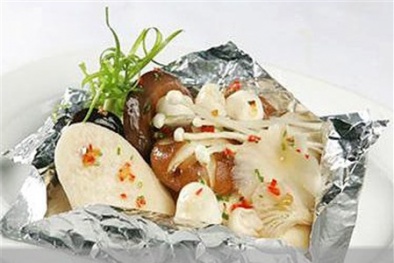 Dùng giấy bạc bọc thực phẩm ở nhiệt độ cao liệu có an toàn? 