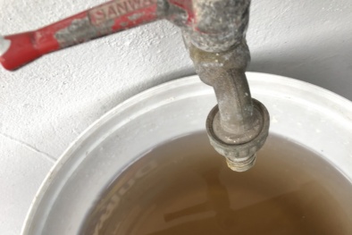 KĐT Pháp Vân – Tứ Hiệp: Nước đục, có màu vàng, Công ty cấp nước vẫn khẳng định đạt chuẩn