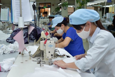 Ngành dệt may - da giày nỗ lực giữ chân người lao động, từng bước phục hồi sản xuất