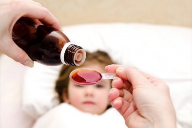Cảnh báo nguy hiểm nếu lạm dụng thuốc ho và thuốc cảm lạnh ở trẻ nhỏ