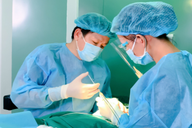 Mắt không khép lại được do thẩm mỹ cắt mắt hai mí