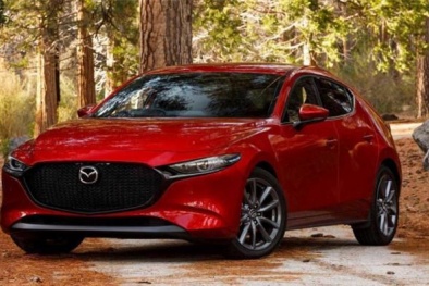 Mazda3 Sport giảm giá mạnh, lăn bánh rẻ bất ngờ chỉ vài trăm triệu