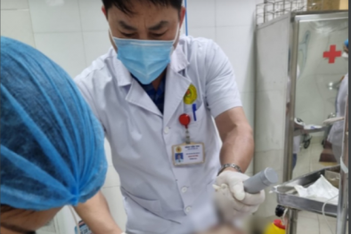 Trẻ nguy kịch vì ăn tràng lợn bị hóc tại phế quản