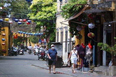 Khi nào Việt Nam mới có thể đón khách quốc tế trở lại?