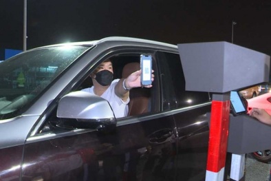 Quảng Ninh áp dụng quét QR tự động ‘không chạm’