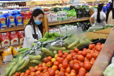 Người tiêu dùng cẩn trọng mua phải thực phẩm kém chất lượng vào dịp cuối năm