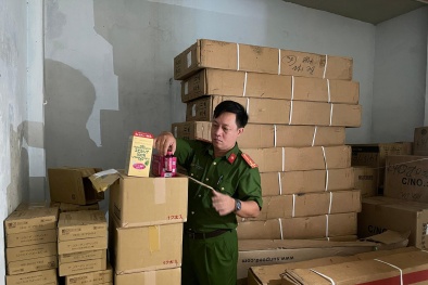 Đà Nẵng: Thu giữ 1,5 tấn quần áo nghi nhập lậu để livestream bán trên facebook