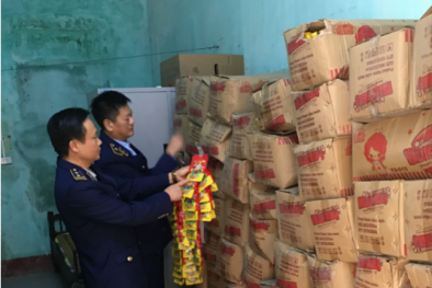 Tạm giữ trên 55.000 gói kẹo không rõ nguồn gốc xuất xứ