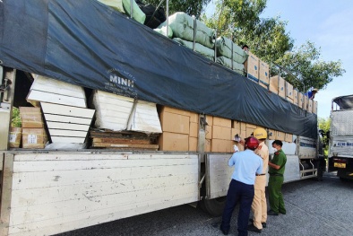 An Giang: Phát hiện nhiều xe tải chở hàng lậu trên Quốc lộ 91