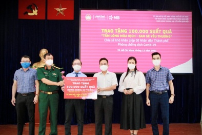 MB và Viettel tặng 100.000 suất quà tới người dân TP.HCM 