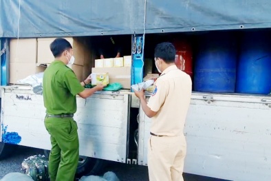 Thu giữ 2.800 lít cồn và số lượng lớn hàng hóa không rõ nguồn gốc
