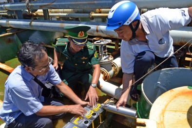 Tăng cường kiểm tra, ngăn chặn buôn lậu xăng dầu trên các tuyến biên giới, vùng biển