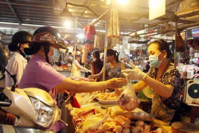 Gần 200 chợ truyền thống ở TP HCM hoạt động trở lại