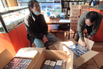 Thu giữ lượng lớn bao thuốc lá ngoại nhập lậu đang trên đường đi tiêu thụ