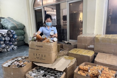 Tạm giữ lô thực phẩm và hàng gia dụng vi phạm trị giá 1,2 tỷ đồng tại Phú Yên