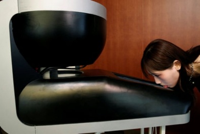 Nhật Bản phát triển màn hình ti vi có thể nếm mùi vị thức ăn