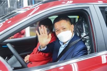 Nhìn lại khoảnh khắc lịch sử: Ô tô điện thông minh đầu tiên của Việt Nam đến tay khách hàng