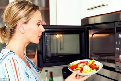 Lò vi sóng rất tiện lợi nhưng tuyệt đối tránh sử dụng với những thứ này