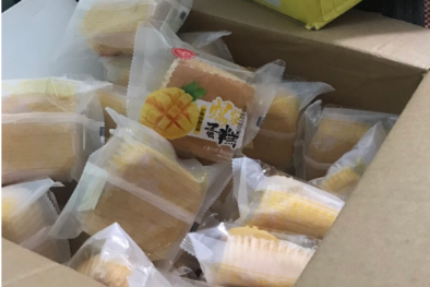 Thu giữ lượng lớn bánh bông lan, cánh vịt muối nhập lậu