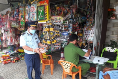 Tiền Giang: Phát hiện 25 cơ sở bán pháo, đồ chơi trẻ em nguy hiểm