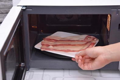 Cảnh báo những loại thực phẩm tối kị với lò vi sóng