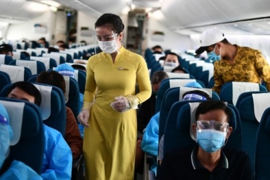 Vé máy bay Tết 2022: Đắt 'như tôm tươi'