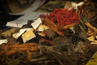 Suýt mất mạng vì tự ý sử dụng thuốc nam trị viêm da