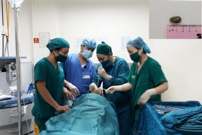 Cảnh báo: Trẻ có thể nguy kịch khi hóc hạt na