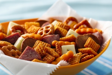 Thường xuyên ăn vặt vào buổi tối có thể gây hại sức khỏe nghiêm trọng