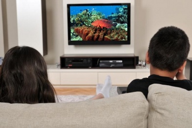 Nguy cơ bị huyết khối tĩnh mạch nếu ngồi khoảng 4 giờ xem ti vi