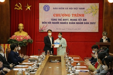 Ngành Bảo hiểm xã hội mang Tết ấm đến với người dân khó khăn trên mọi miền đất nước
