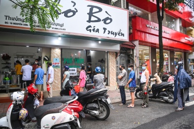 Nhiều hàng quán đã mở cửa trở lại
