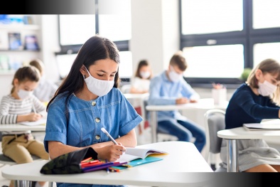 Phát triển thành công thiết bị cảnh báo nguy cơ lây nhiễm COVID-19 trong không gian kín