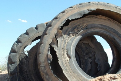 Sản xuất thành công xăng dầu từ nhựa và lốp xe cũ