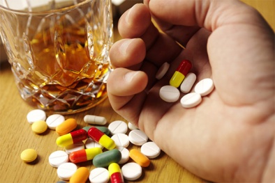 Không uống rượu bia khi đang dùng những loại thuốc này
