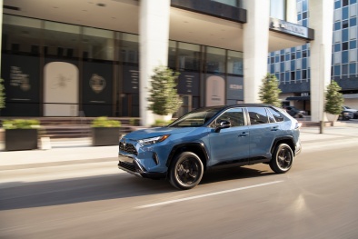 'SUV vạn người mê' Toyota RAV4 nâng cấp thêm nhiều trang bị 'hút khách'