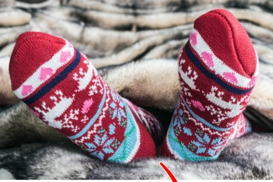 Vì sao nên bỏ thói quen đeo tất ngủ qua đêm?