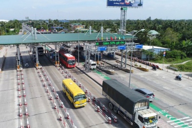 Từ 1/6/2022 dừng thu phí thủ công, ô tô phải dán thẻ định danh