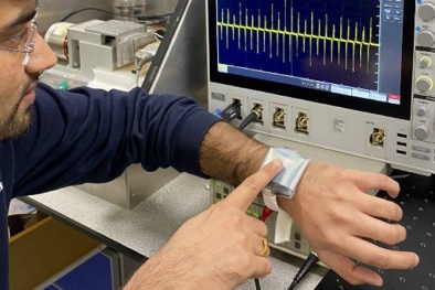 Chế tạo thiết bị đeo tay thu năng lượng khi người dùng chuyển động