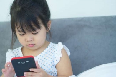 Cảnh giác nội dung độc hại trong smartphone của con cái 