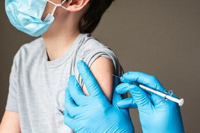 Trẻ nhiễm Covid-19 rồi có cần tiêm vắc xin không, khi nào có thể tiêm?