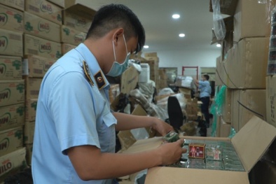 Tạm giữ số lượng hàng hóa ‘khủng’ không xuất xứ, hóa đơn tại TP.HCM